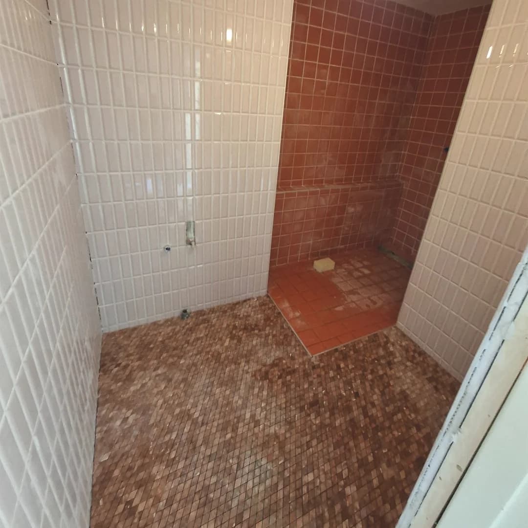 Moderne badkamer met grootformaat tegels, foto 2